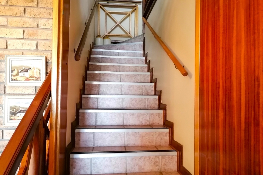 5 Bedroom Property for Sale in Stilbaai Wes Western Cape